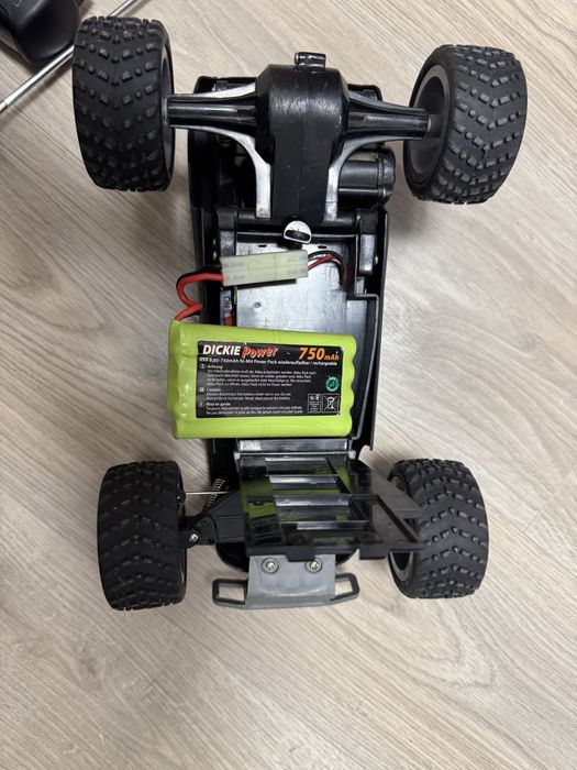 Vand masina cu telecomanda