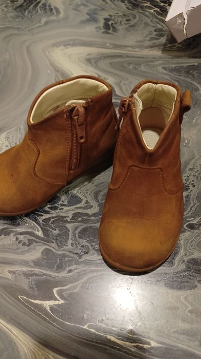Бебешки боти Clarks