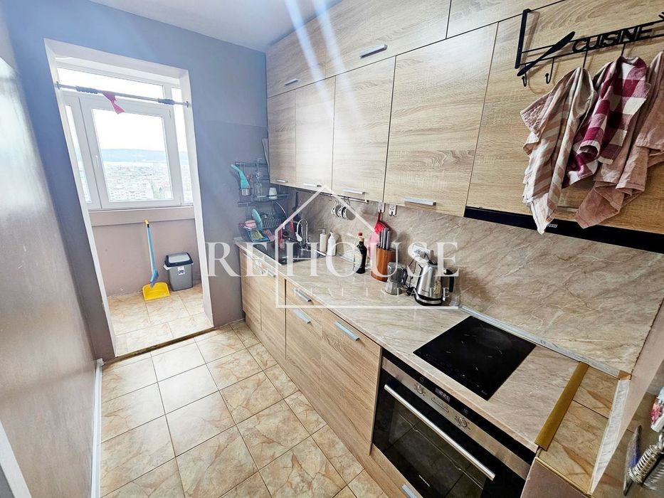 Продава се Двустаен апартамент в Варна, Левски - 70 кв.м за 1986 €/кв.м - Снимка #4