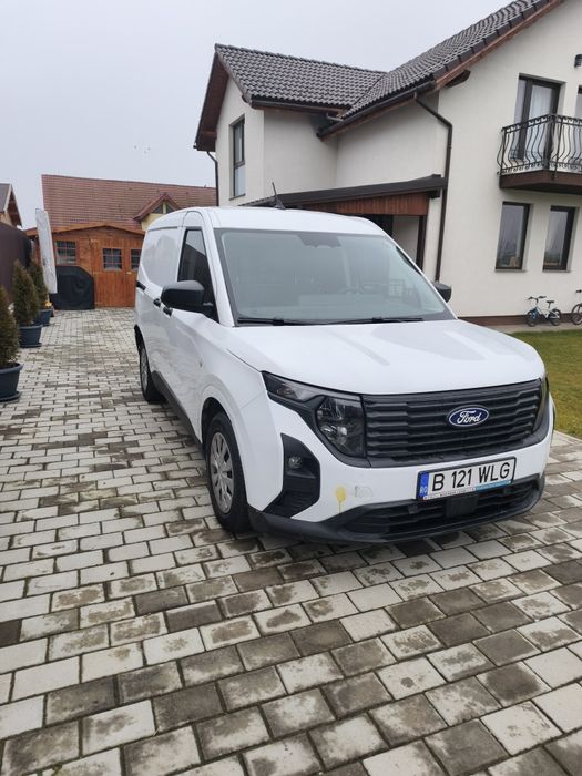 Ford Transit  Courier ușor avariat/avariate