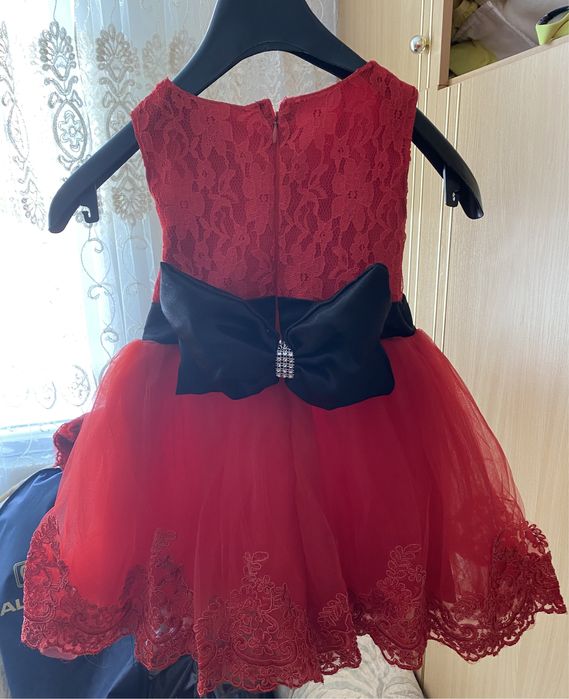 Детска рокля без забелешки облечен само веднъж