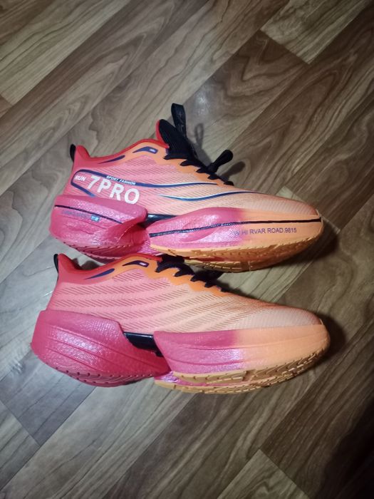 Кроссовки для бега