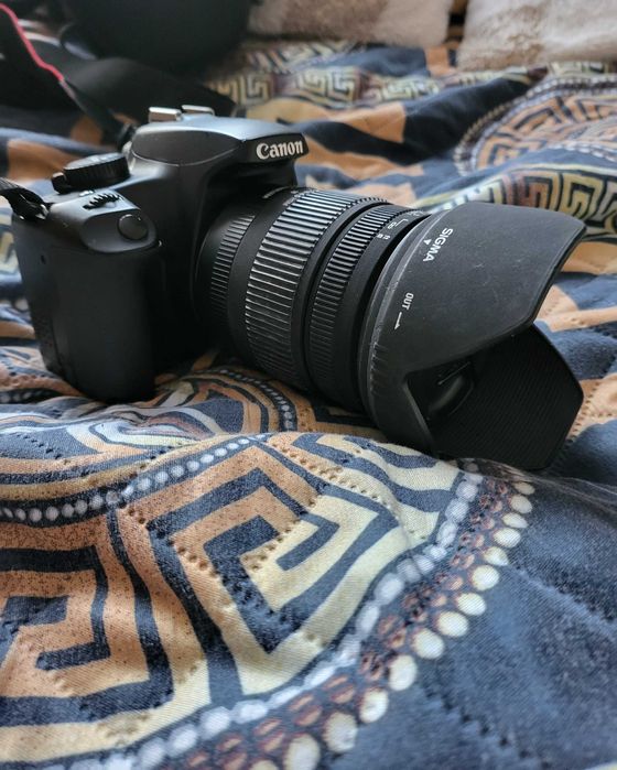 Canon 1000D 18-50mk 1:2:8-4-5HSM