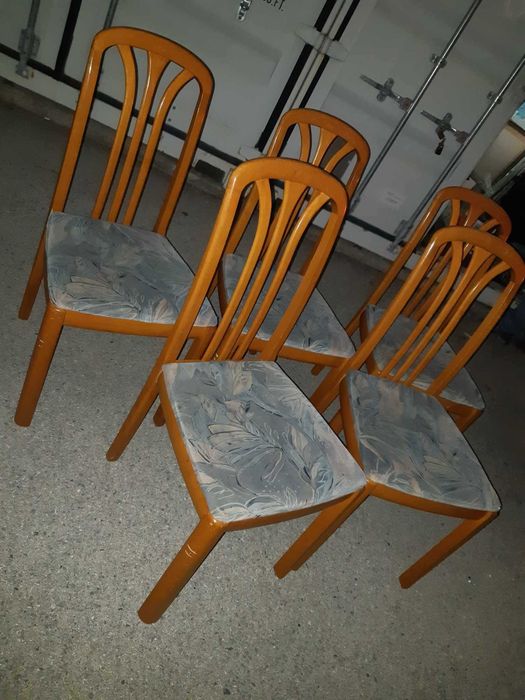 Scaune vechi din lemn natur tapitate 6  Bucati