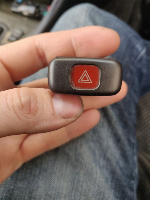 Кнопка аварийки Митсубиси Галант 7