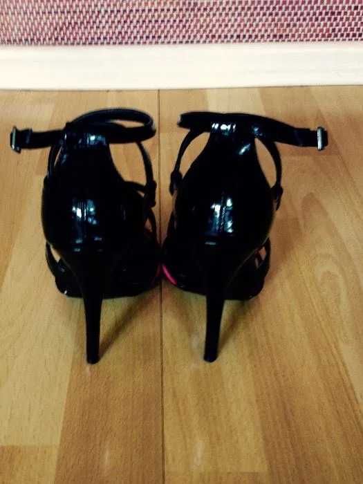 Дамски сандали на ток