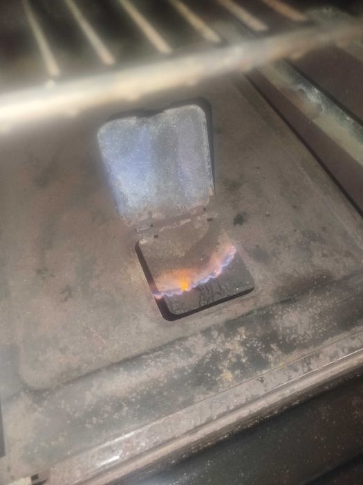 Gaz Plitasi sotiladi Xamma jihozi ishlaydi