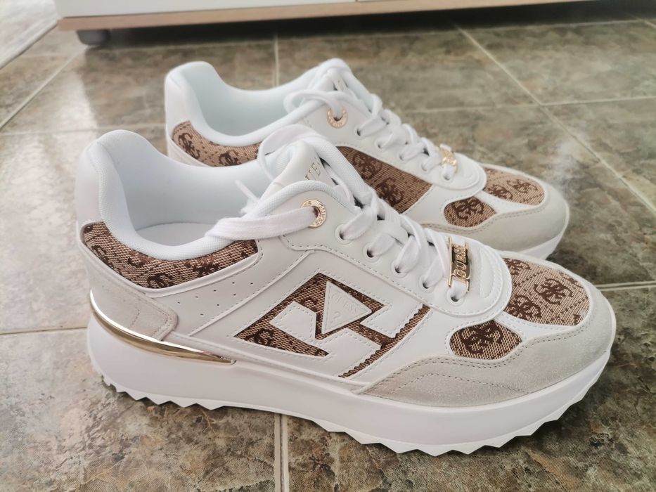 Оригинални дамски  обувки Guess