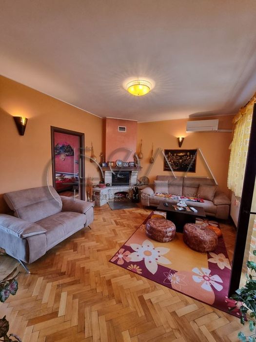 Продава се Тристаен апартамент в Дупница - 100 кв.м за 1200 €/кв.м - Снимка #1