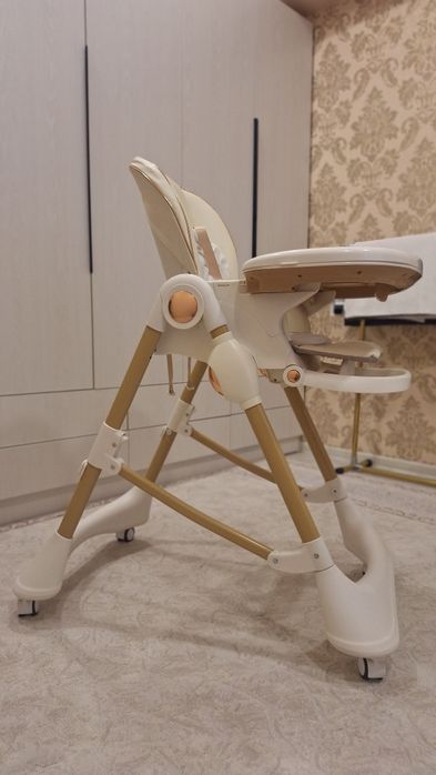 Стульчик для кормления Kidilo в идеальном состоянии