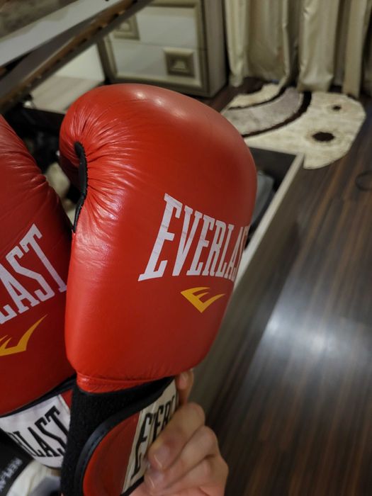 Боксови ръкавици Everlast 12