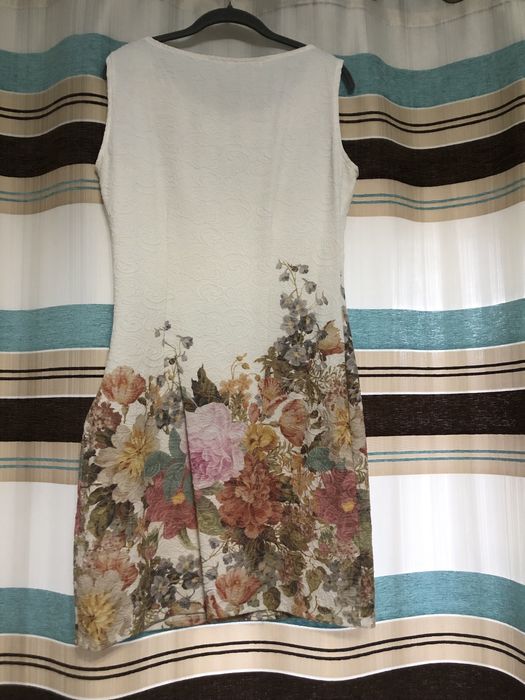 Rochii mărimea M, în condiții bune.