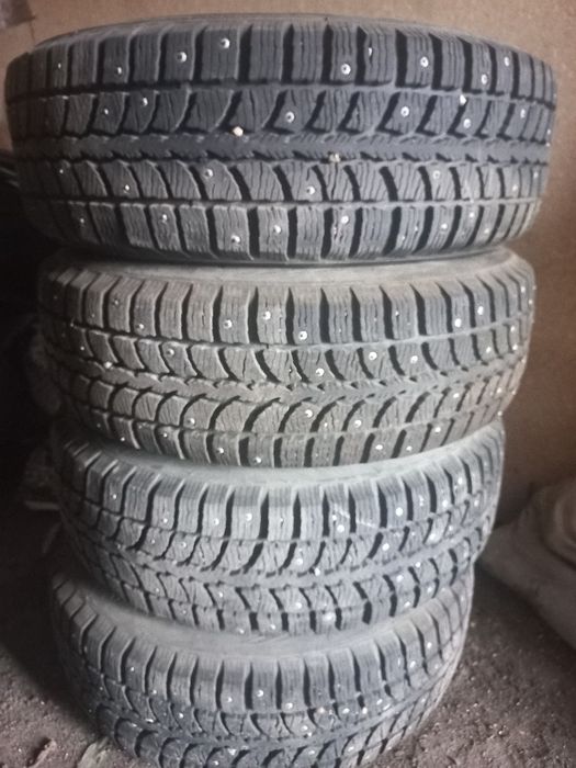 Продам комплект зимней резины с дисками