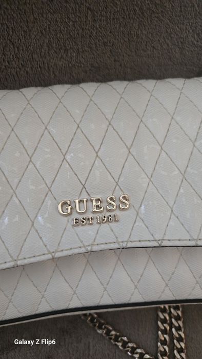 Бяла чанта Guess