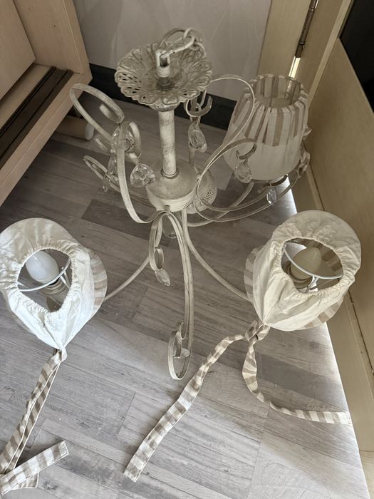 Отдам бесплатно люстру