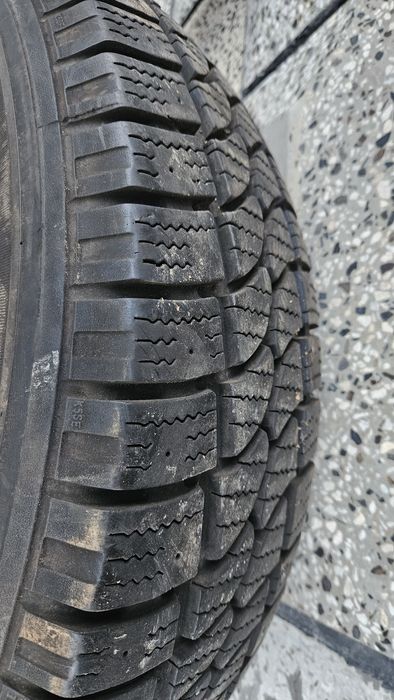 Бусови гуми 215 75 R 16 C  / 4бр.