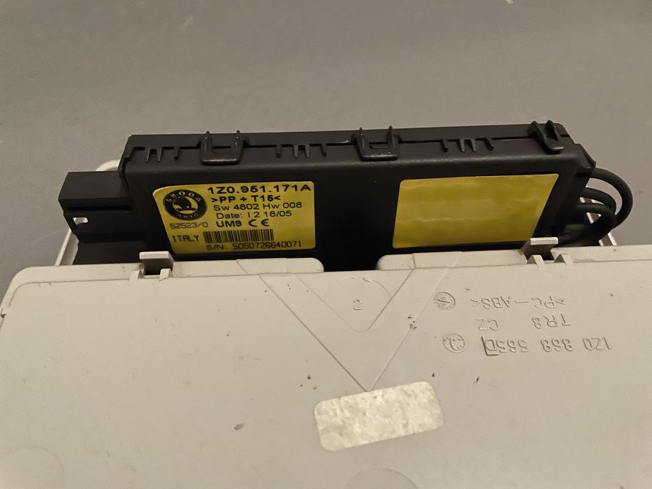 Senzor alarma ultrasonic original Skoda Octavia 2 Cod 1Z0.951.171