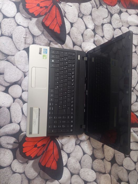 Laptop Acer TravelMate i3