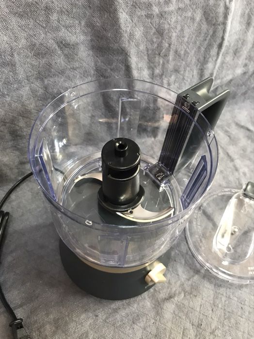 Компактен кухненски робот Petra