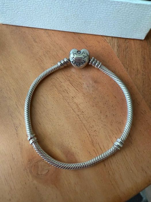 Оригинални Pandora гривна и висулки – сребро, позлата