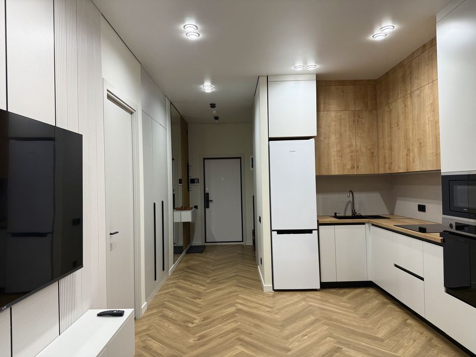 Евродвушка напротив Нурлы-тау