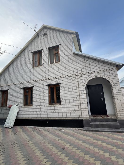 мансардный дом в тихом районе