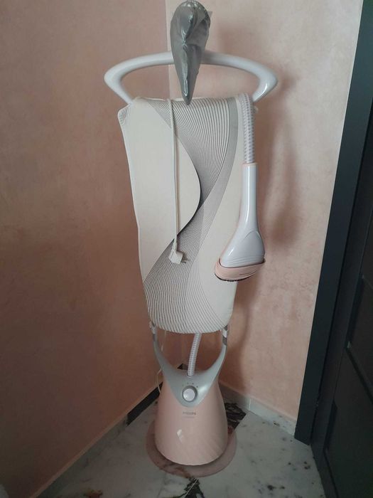 Aparat de calcat vertical cu abur Philips ComfortTuch