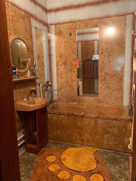 Продается Трех уровневый дом в районе Г. Дружбы.