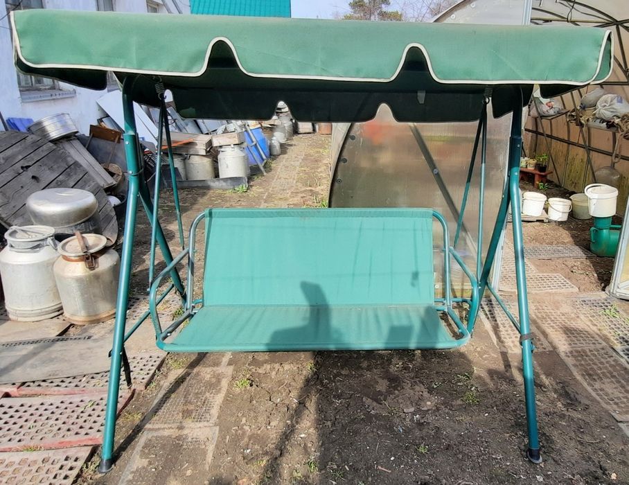 Качели садовые 3-х местные.