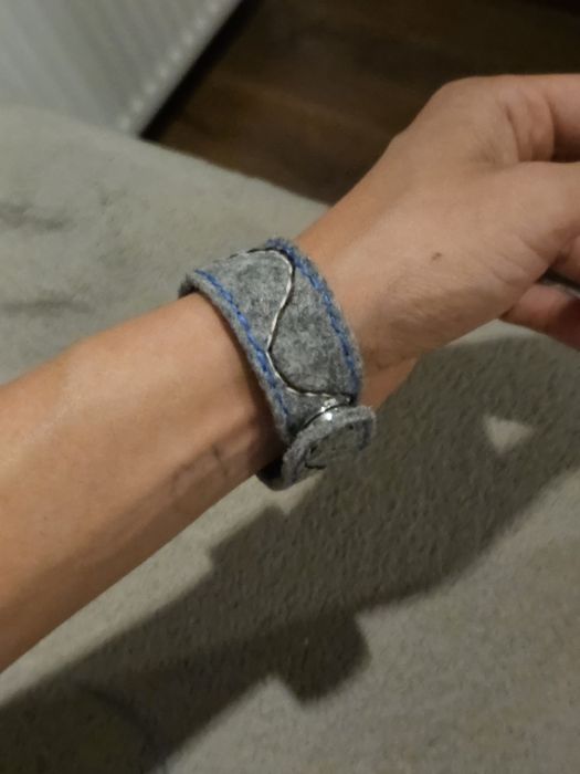 Bratara cusuta din fetru. Original handmade