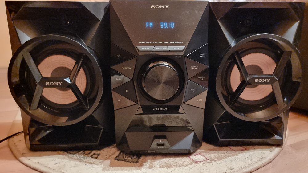Vând Combină Muzicală Sony, CD Player, Docking, Tuner FM, USB, 2x60W