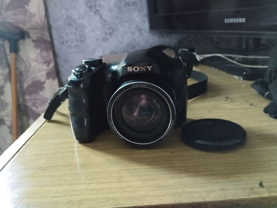 Sony dsc h100 в нормальном состоянии с чехлом