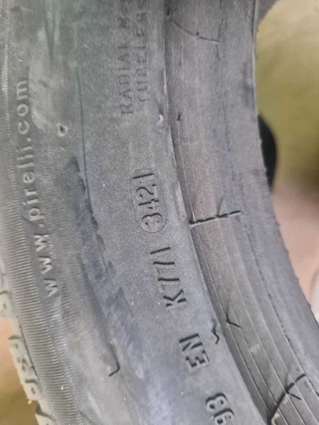 2 Pirelli R17 225/55
зимни гуми
DOT3421