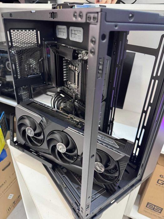 PC High Lian Li Ryzen 9950x3d,RTX 5090,64GB,2T,X870e,Tva+Bonus Monitor