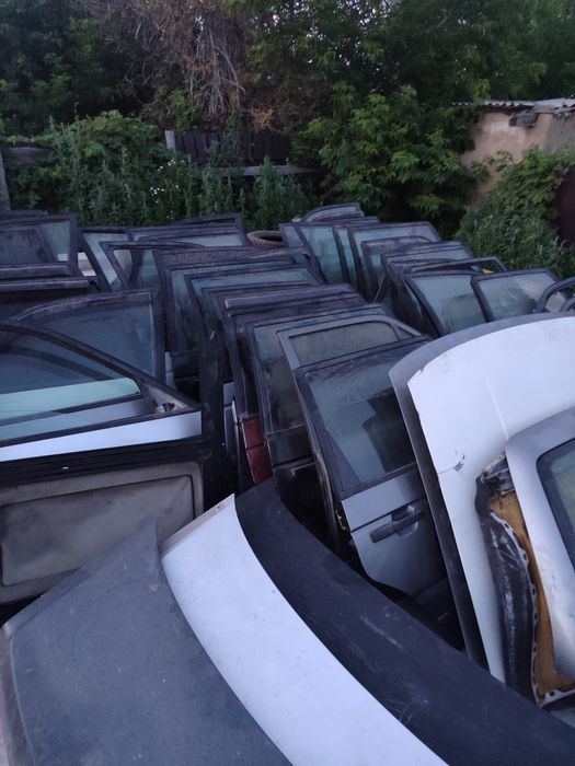 Запчасти на пассат Б3 универсал и седан