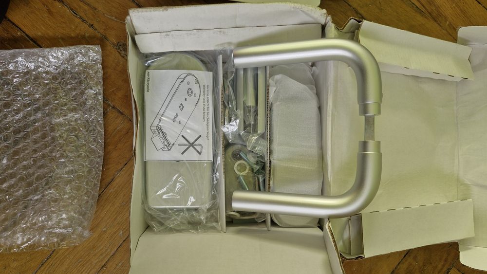 Maner/Clante pentru usi de sticla cu broasca si balamale.