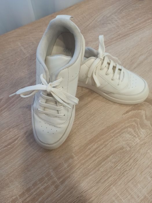 Спортни обувки за момиче