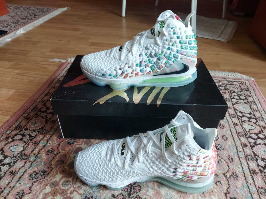 Vand pereche de ghete baschet Lebron XVII Command Force marimea EU44.5