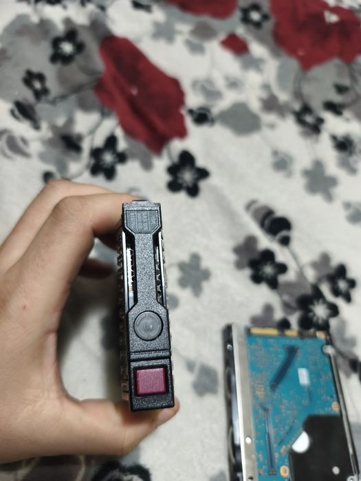 Vând 2 hdd de server 600 GB 15k