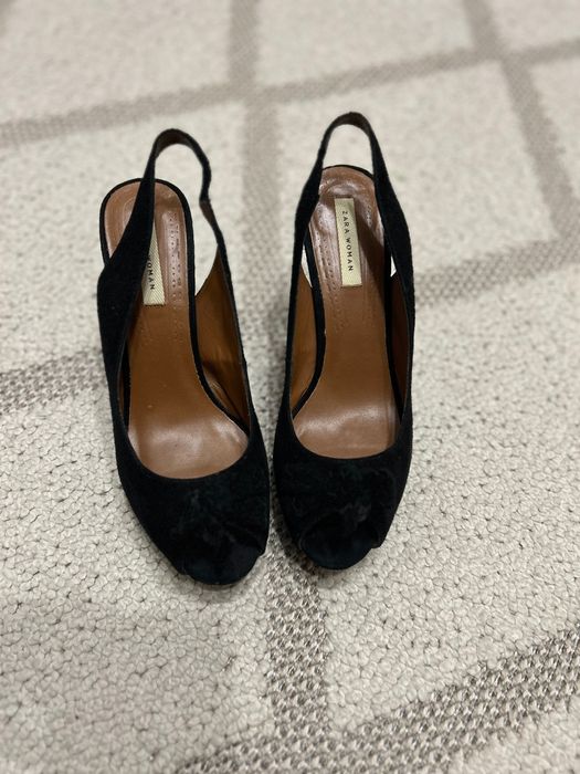 Ofer spre vanzare sandale Zara