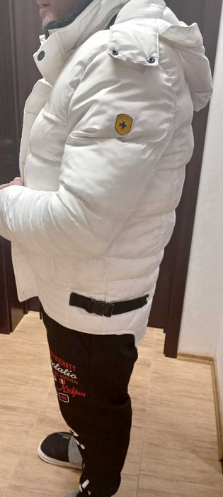 Бяло мъжко,късо яке за есен зима.