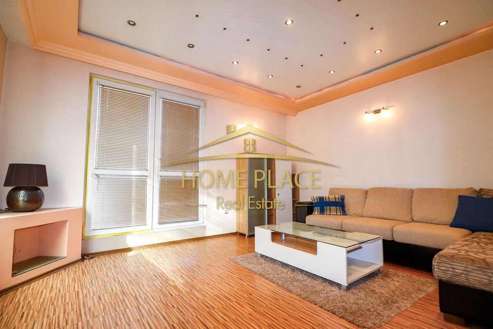 Четиристаен апартамент в района на Колхозен пазар