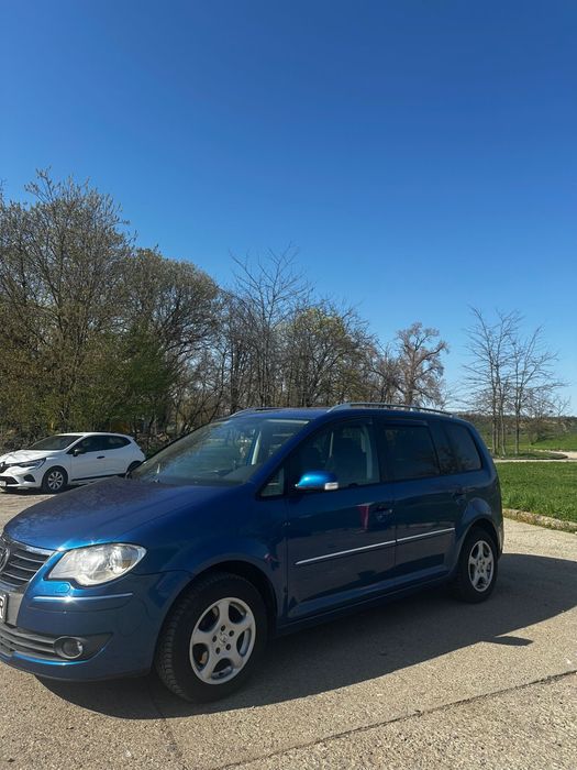 VOLKSWAGEN Touran 2010 — imagine 3
