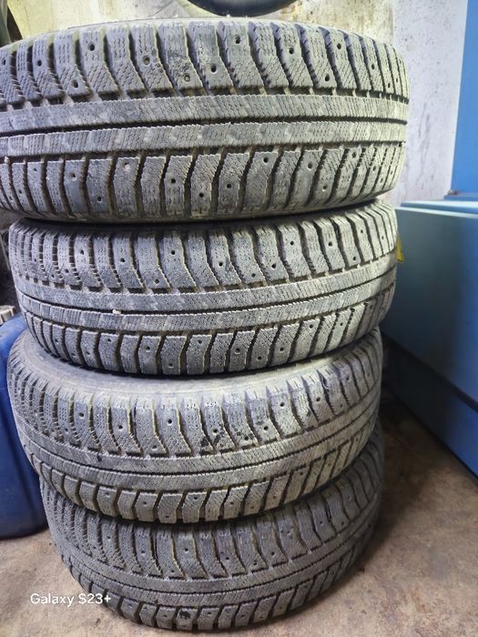 Продам зимние балоны 195/65/15