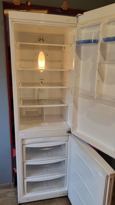 Combina frigorifica masina de spalat arctic  lgsi beko 1,90m gri