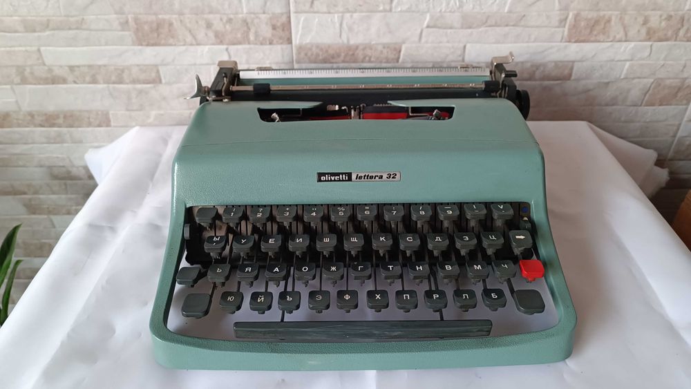 Стара колекционерска пишеща машина Olivetti Lettera 32 - Italy- 1960" год.