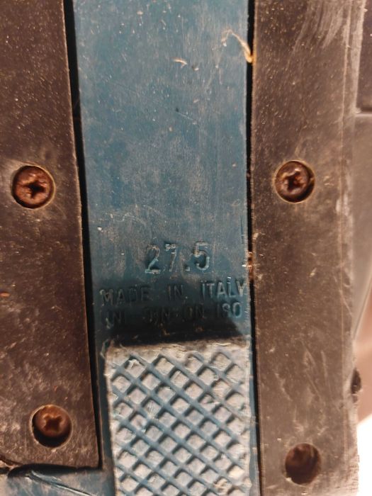 Clapari Rossignol Energy masura 27,5, cu un mic defect