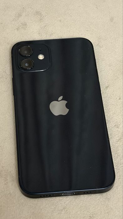 iPhone 12 не новая