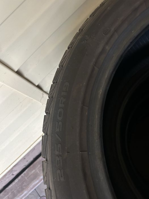 Зимние балоны в новом состоянии размер 235/50/R19 торг при осмотре при