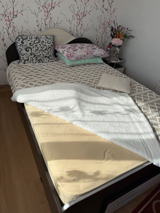 Pat 140/200 cu saltea inclus